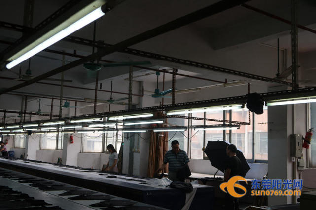 工廠內(nèi)部——未做廢氣處理工程 工廠內(nèi)部——未做廢氣處理工程