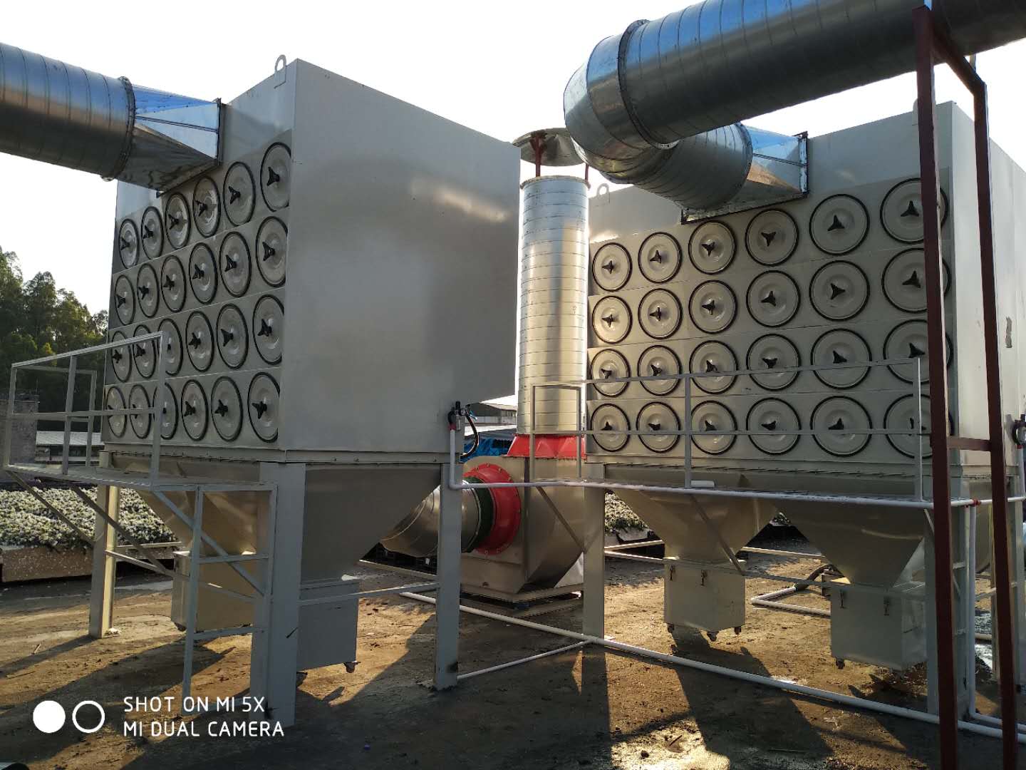 綠深沉流式濾筒除塵器