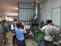 東莞南城一工廠廢氣未經(jīng)處理直接排放，立即查處！